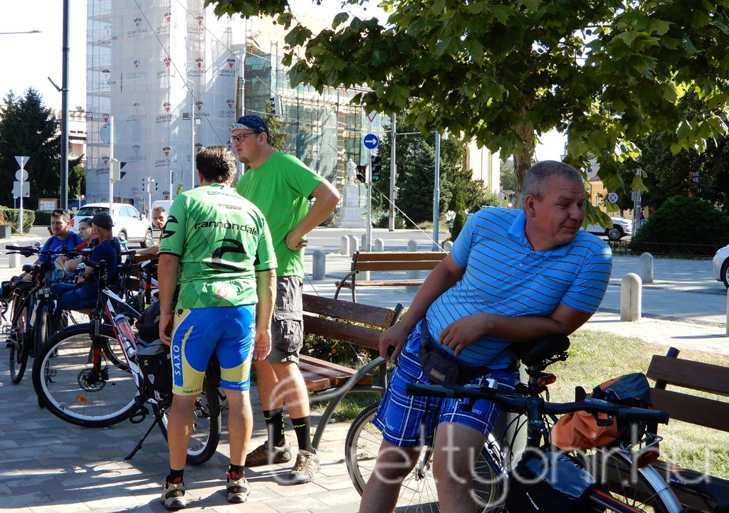 Kerékpártúra az autópályán 17